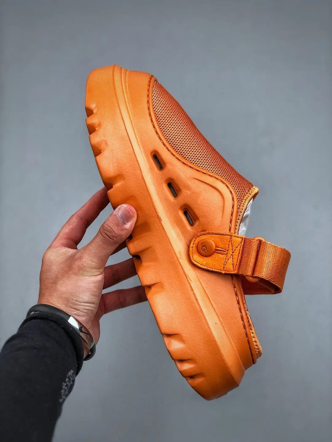 💰440 support store L/UGG summer new snow answer SKTA classic simple, comfortable and versatile, fashionable and casual, thick sole, comfortable, lightweight and breathable clog shoes, silent, wear-resistant and anti-wear. It is a vitality bomb in summer, full of youthful vitality, mesh material is breathable and light, super cool to wear in summer. Adjustable buckle design, convenient and considerate. The thick sole is non-slip and makes walking stable. Whether you are playing on the beach or strolling in the city streets, it can make you full of energy and become the center of attention ~ Size: 38-44